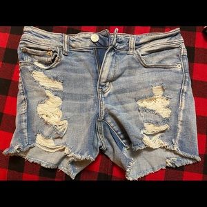 AE midi shorts with decorative pockets